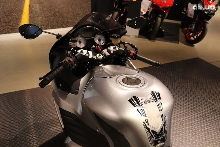 Kawasaki ZZR Image 5